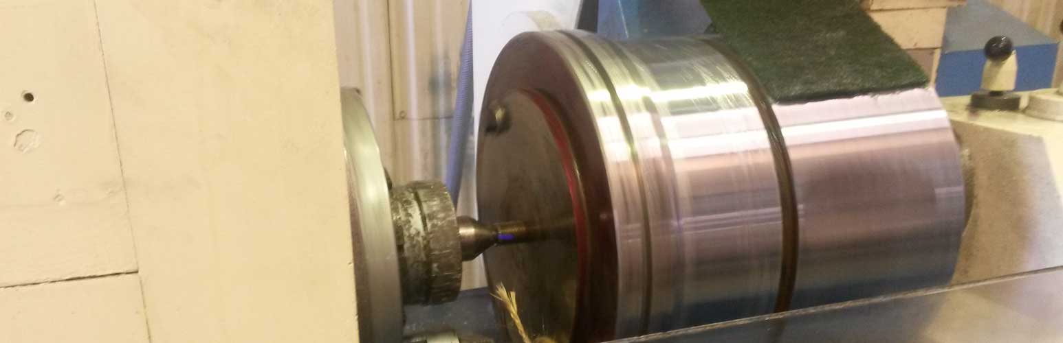 Rodage d'un cylindre chromé sur machine