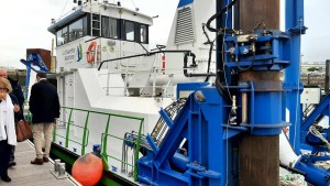 chantier lecamus hydro aplications hydraulique marine DRAGUE LA CORDOUAN bapteme Officiels et Bouteille de Champagne royan 17