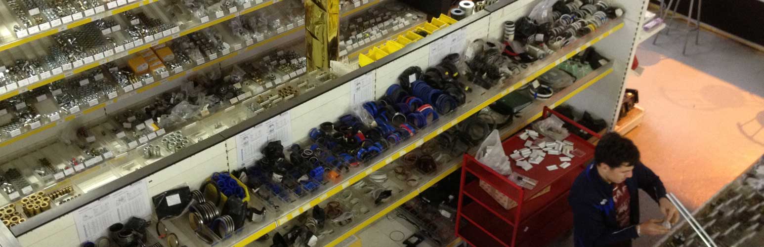 Rayonnage magasin pièce détachée composants hydrauliques