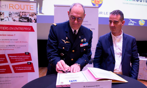 signature de la convention Promiles avec le Général par Hydro Applications