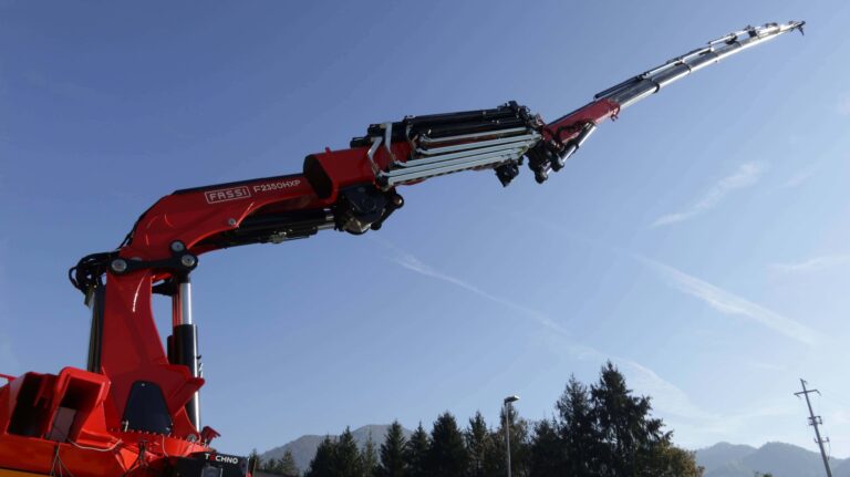 partenariat FASSI - bras hydraulique du camion - Hydro Applications